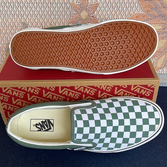 Vans Men’s Classic Slip-0n
Color Theory Checkerboard
VN0A5JMHYQW
Sneakers - Picture 5 of 16